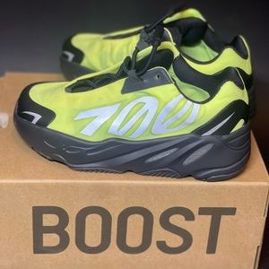 YEEZY BOOST 700 MNVN KIDS 'PHOSPHOR'